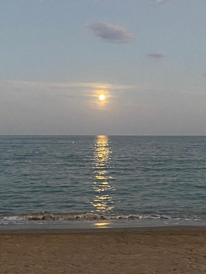 Casa Ibicenca En Benicasim A 3 Minutos De La Playa Apartment Benicassim Bagian luar foto
